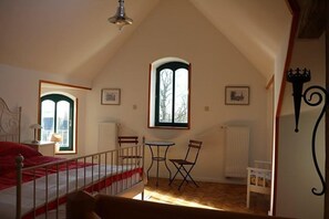 Apartemen, 1 kamar tidur (FW2) | Didekorasi berbeda-beda dan dilengkapi dengan perabotan berbeda-beda