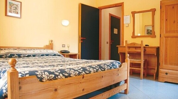 Cots/infant beds, free WiFi, bed sheets