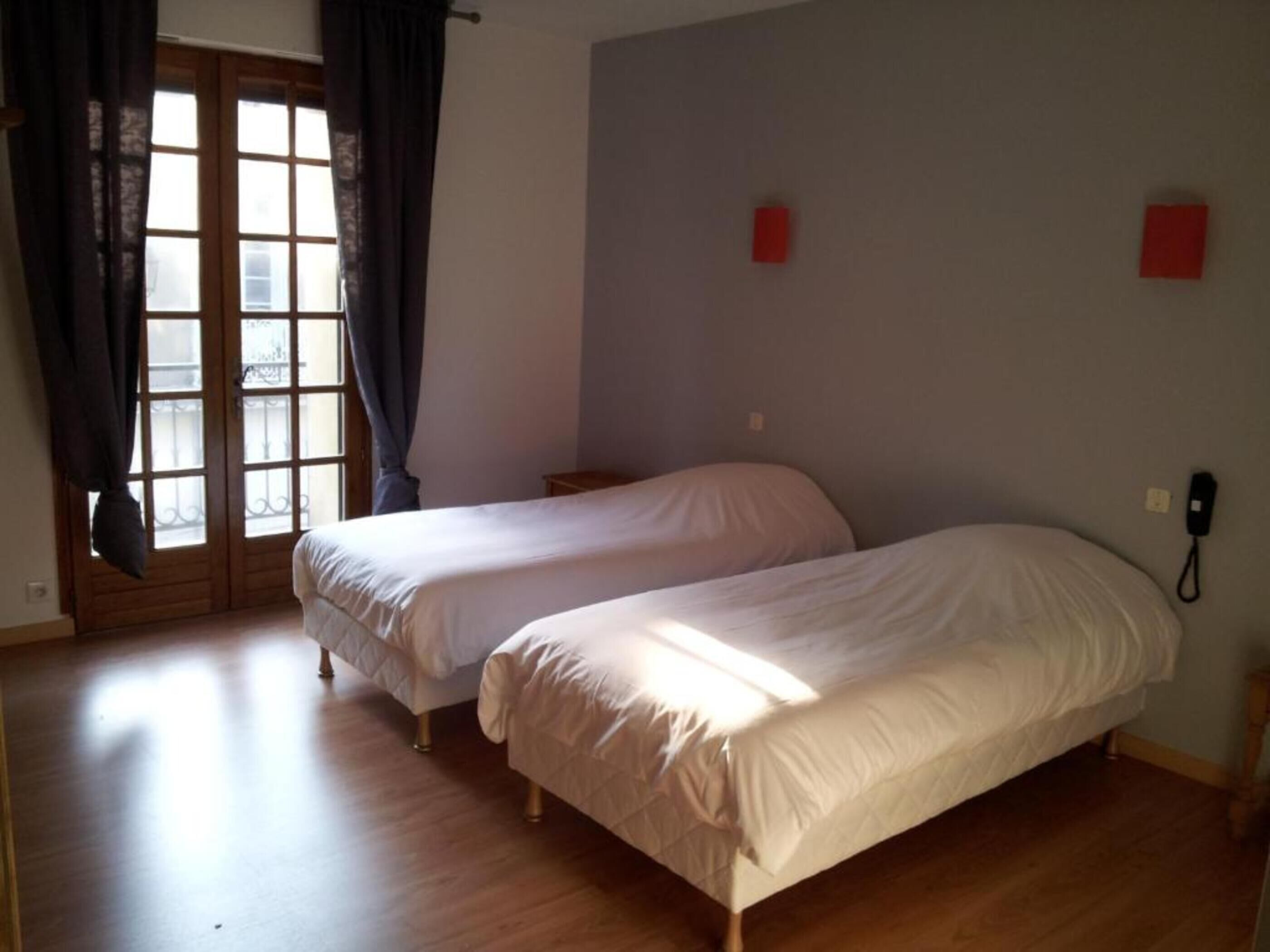 comfort twin room, non smoking | desk, iron/ironing board, rollaway beds, free wifi