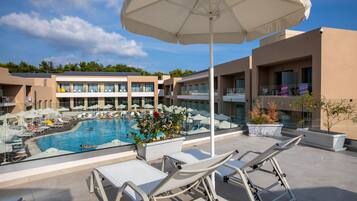 Suite with Land View | In-room safe, desk, blackout drapes, iron/ironing board (on request)