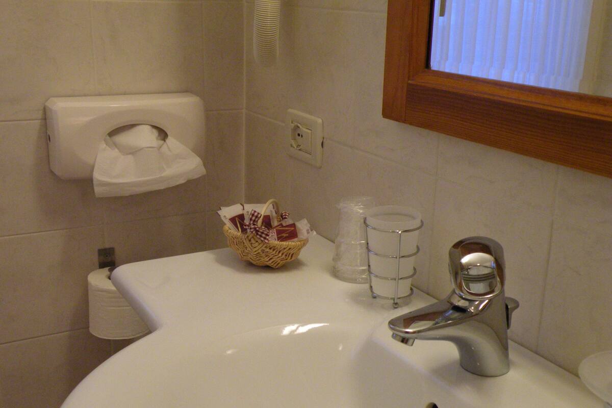 Quadruple Room | Bathroom