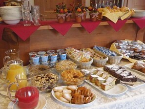 Free daily continental breakfast