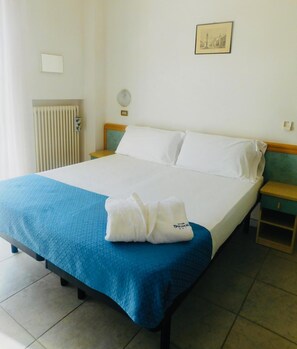 In-room safe, free WiFi, bed sheets - Hotel Dolores (Rimini)