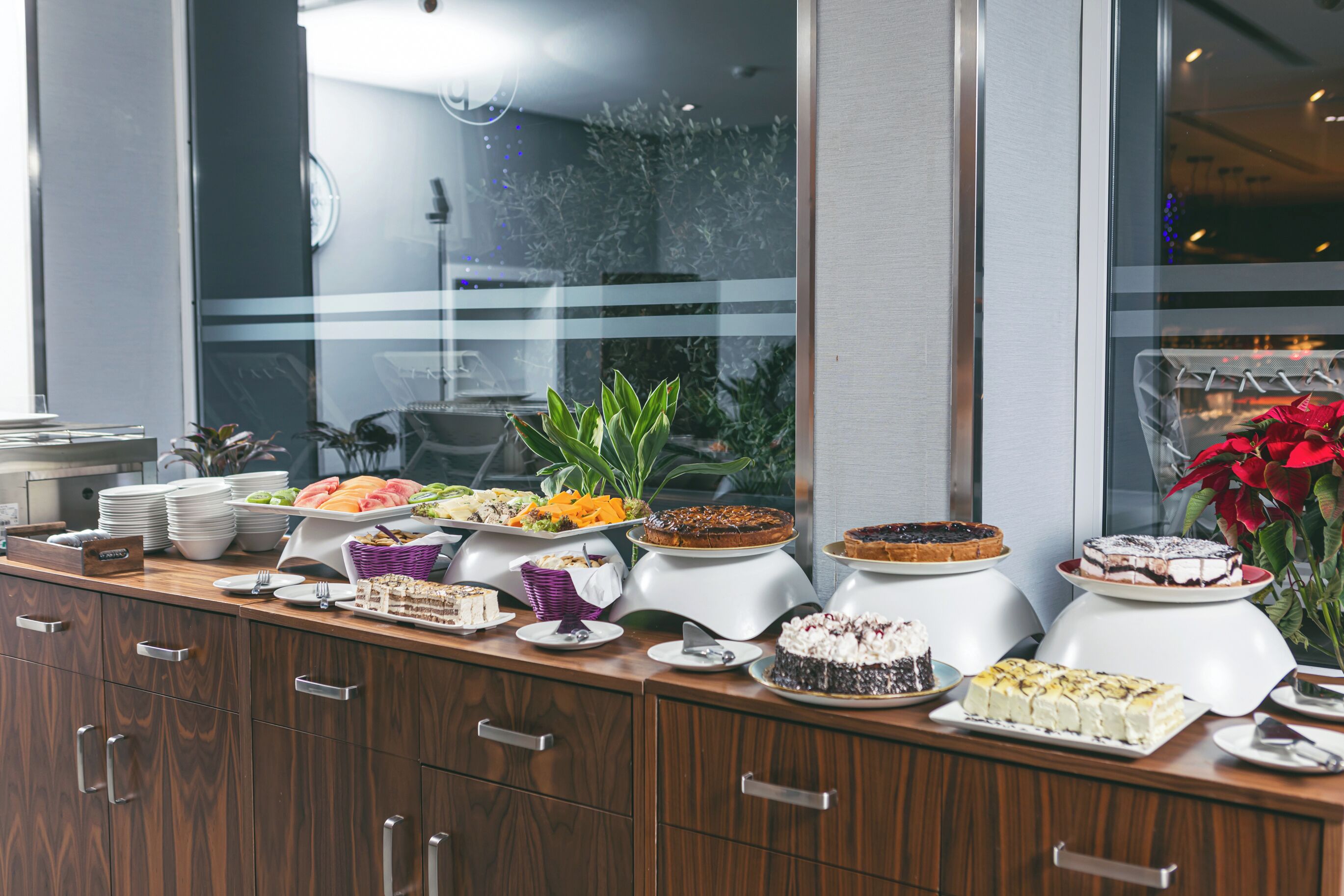 2 restaurants, lunch, dinner served; mediterranean cuisine