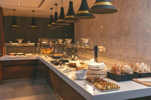 2 restaurants, lunch, dinner served; Mediterranean cuisine