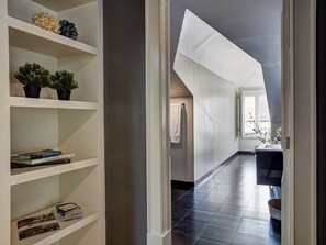 Superior Apartment, 1 Bedroom | Bathroom | Shower, free toiletries, hair dryer, bidet - Canaan Boutique Apartments Fanqueiros114 (Lisbon)