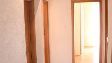 Apartment, 3 Bedrooms | Desk, soundproofing, iron/ironing board, free WiFi
