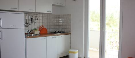 مكتب وتجهيزات عازلة للصوت ومكواة/لوح كي وواي فاي مجانًا