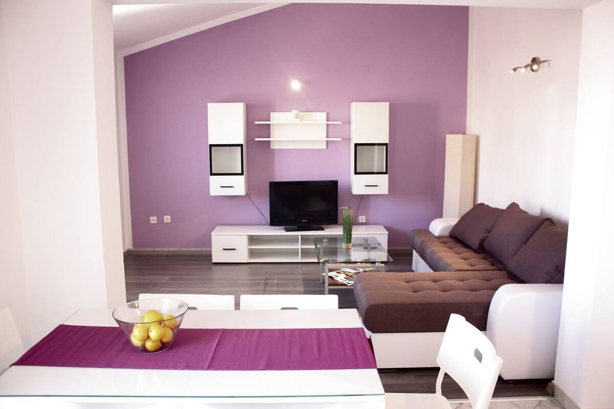 Appartement, 3 chambres | Aire de séjour | Téléviseur à écran plat