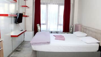 Economy-Doppelzimmer | Schreibtisch, schallisolierte Zimmer, Bügeleisen/Bügelbrett