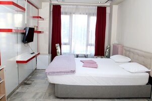 Economy Double Room | Desk, soundproofing, iron/ironing board, free WiFi