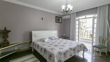 Condo conforto, várias camas, para não fumantes, vista para a montanha | Cortinas blackout, quartos à prova de som, Wi-Fi de cortesia