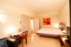 Double Room with Spa Bath | Desk, free WiFi, bed sheets - Hotel-Restaurant Bären (Trossingen)