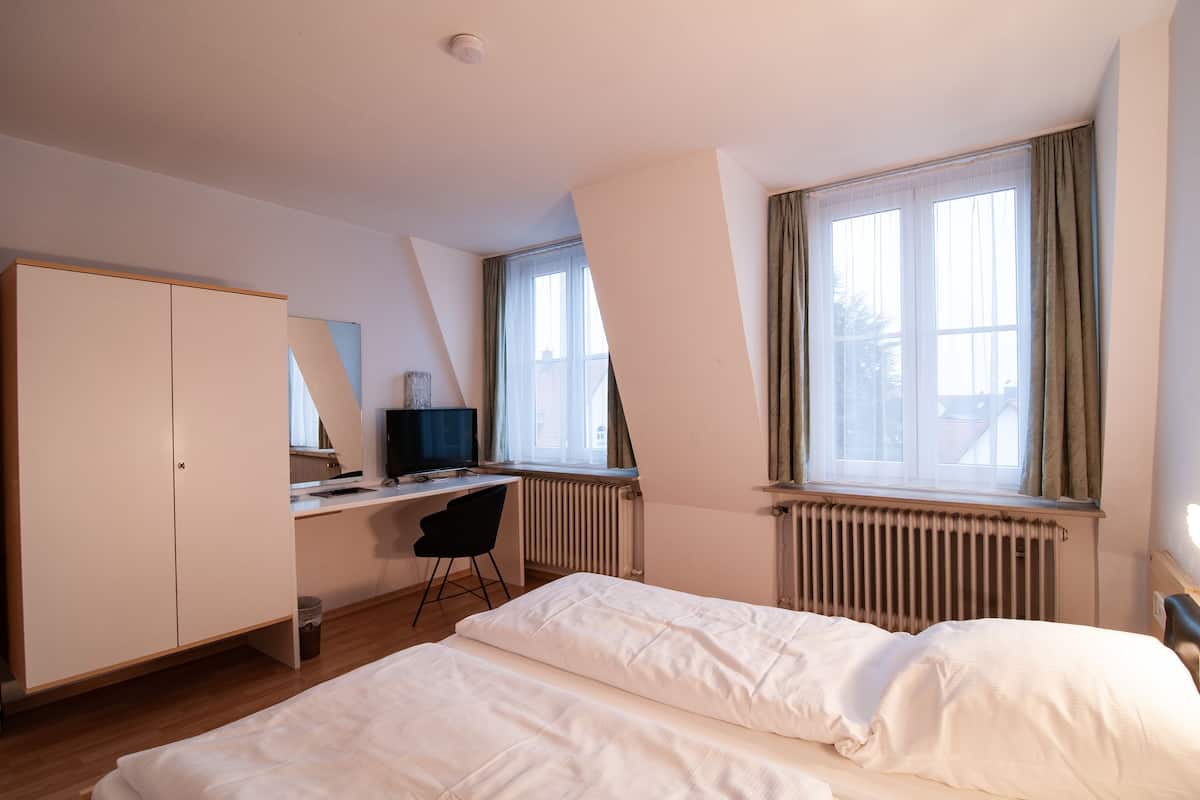 Bureau, Wi-Fi gratuit, draps fournis