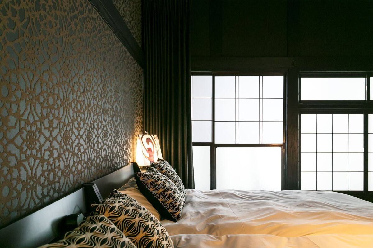 Minibar, escritorio, wifi gratis y ropa de cama 
