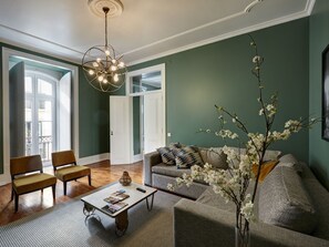 Superior Apartment, 2 Bedrooms | Desk, soundproofing, iron/ironing board, free cribs/infant beds