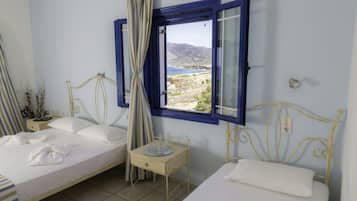 Triple Room, Sea View | Soundproofing, iron/ironing board, free WiFi, bed sheets