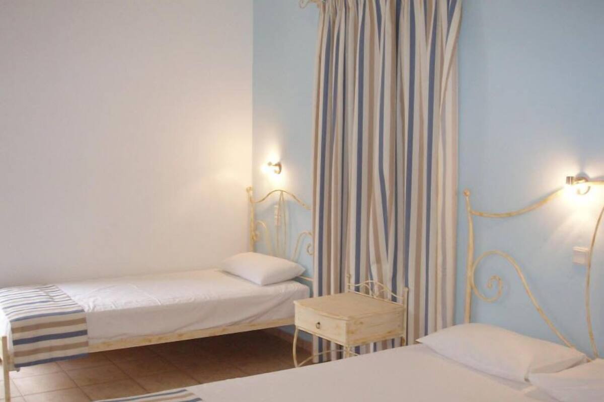 Soundproofing, iron/ironing board (on request), free WiFi, bed sheets
