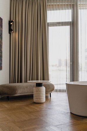 Panoramic Suite, 1 King Bed, Lake View | Hypo-allergenic bedding, in-room safe, desk, soundproofing - Hotel Pontsteiger (Amsterdam)