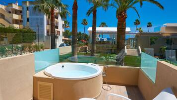 Superior Double Room | Daunenbettdecken, Zimmersafe, Schreibtisch, Verdunkelungsvorhänge