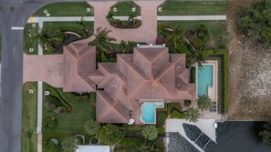 Unclassified image, 3 of 45, button - 145 Greenbrier- Luxury home close to restaurants and shopping. (Marco Island)
