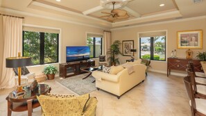 Televisión y chimenea 