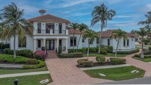 Unclassified image, 4 of 45, button - 145 Greenbrier- Luxury home close to restaurants and shopping. (Marco Island)