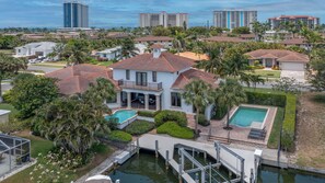 Unclassified image, 5 of 45, button - 145 Greenbrier- Luxury home close to restaurants and shopping. (Marco Island)