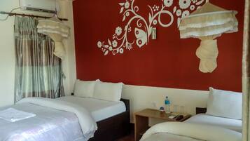 10 bedrooms, internet, bed sheets