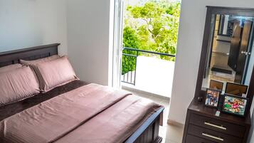 2 bedrooms, iron/ironing board, free WiFi