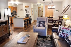 Smart TV, fireplace, DVD player, ping pong