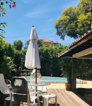 Hồ bơi ngoài trời