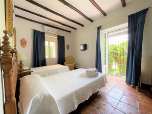 Deluxe Twin Room, Private Bathroom, Courtyard View | Interior - Casa Alta (Ronda)
