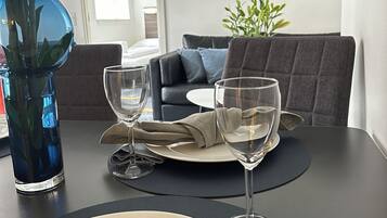 1 soveværelse, mørklægningsgardiner, lydisolering, strygejern/strygebræt