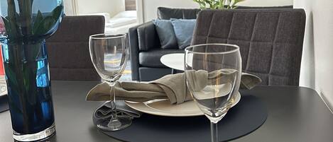 Verduisterende gordijnen, geluiddichte muren