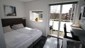 Double Room, Balcony | Blackout drapes, soundproofing, iron/ironing board, free WiFi