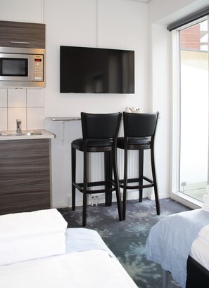 Kamar Twin, balkon | Tirai kedap cahaya, kedap suara, setrika/meja setrika, dan Wi-Fi gratis