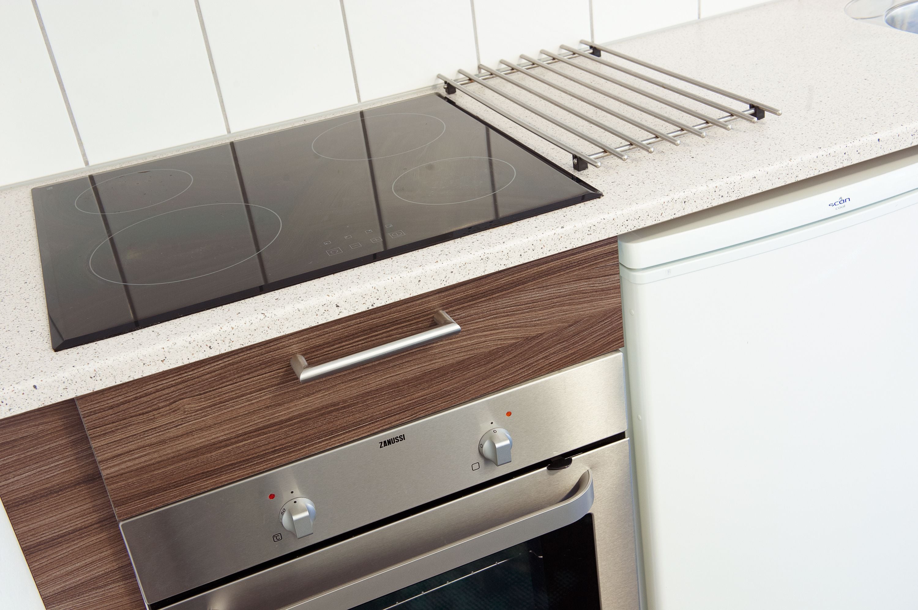 fridge, microwave, stovetop, coffee/tea maker