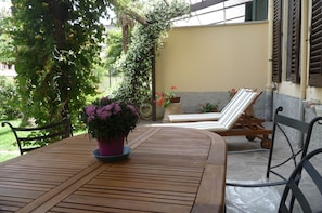Outdoor dining - Nice apartment with garden! (Firenze)