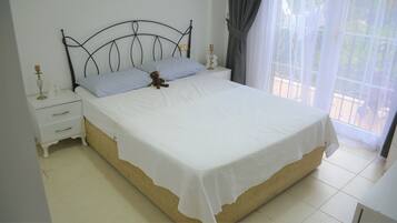 Apartment | 2 bedrooms, cribs/infant beds, free WiFi