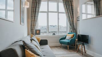 Smart-tv, bøger, stereoanlæg