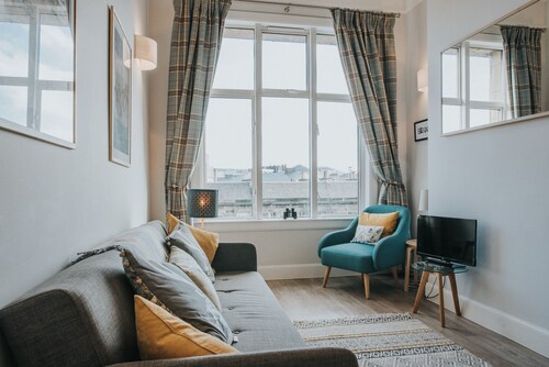 Scottish Apartment with Amazing Castle Views