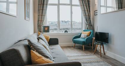 Scottish Apartment with Amazing Castle Views