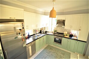 Villa, 2 Bedrooms | Private kitchenette