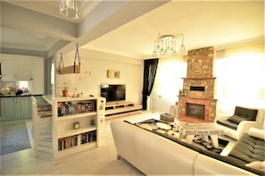 Villa, 2 Bedrooms | Living area