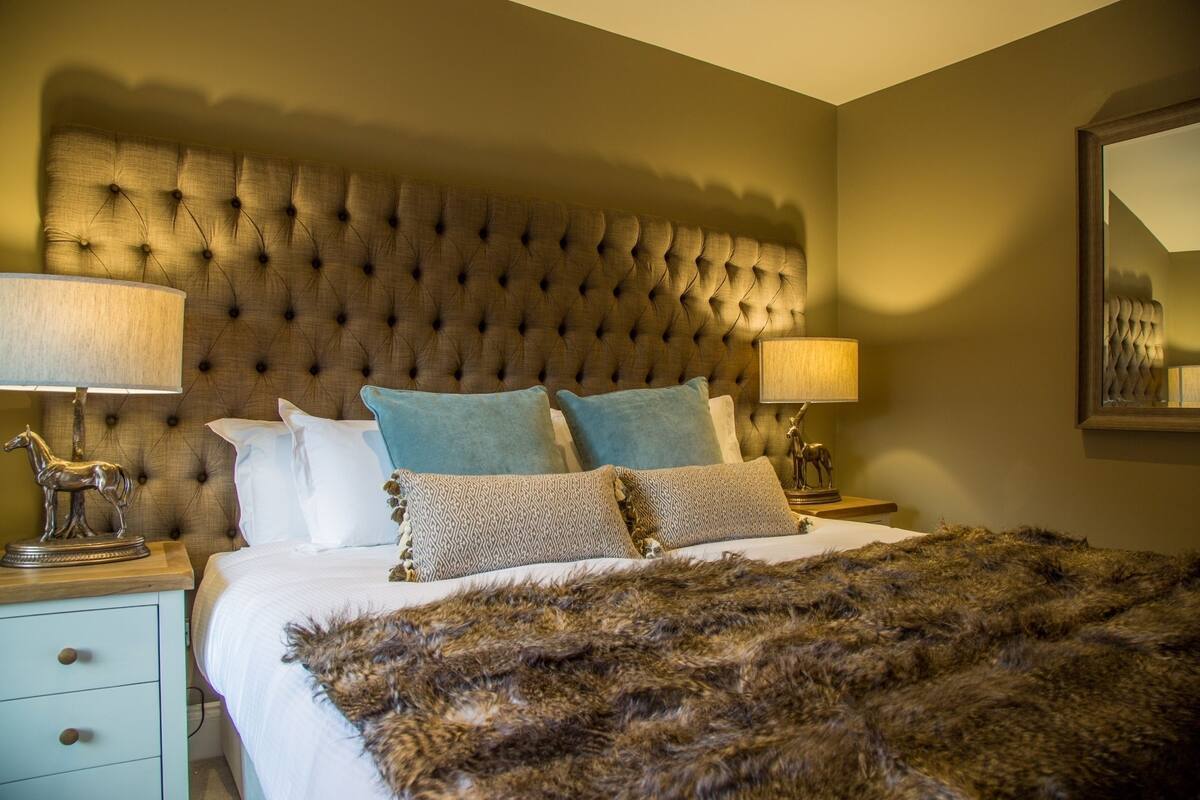 Apartment, 2 Bedrooms (The Lodge) | Iron/ironing board, free WiFi, bed sheets