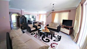 Villa | Wohnzimmer | LCD-Fernseher, Kamin, DVD-Player, Pay-TV