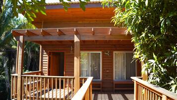 Classic Cabin, 1 Queen Bed, Non Smoking, Garden View