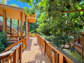 Klassiek huisje, 1 queensize bed, niet-roken, uitzicht op tuin | Uitzicht vanaf balkon