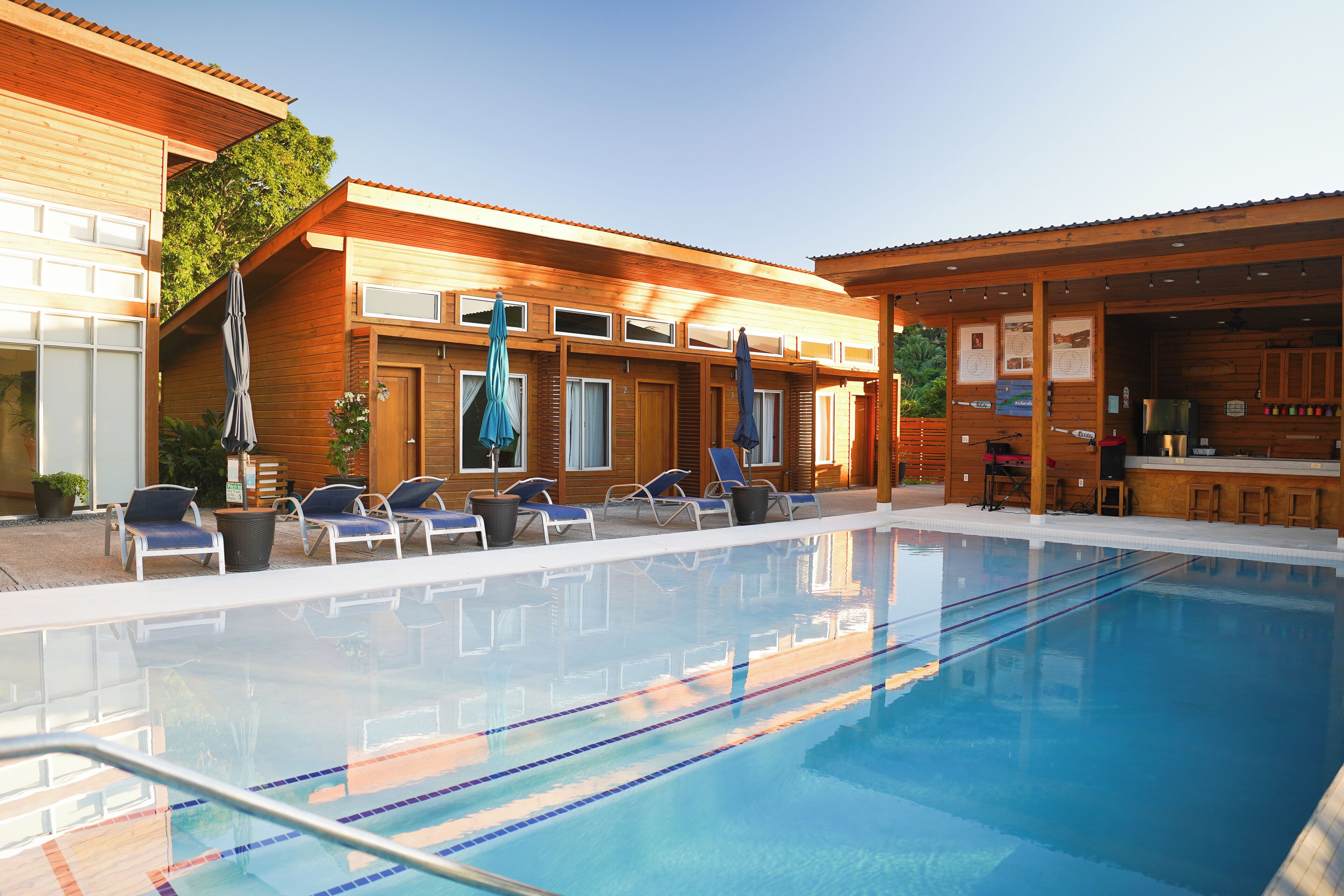 Hồ bơi ngoài trời 